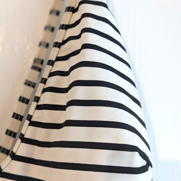 Cupshe Navy Stripes Swimsuit. Size XL - Picture 3 of 3